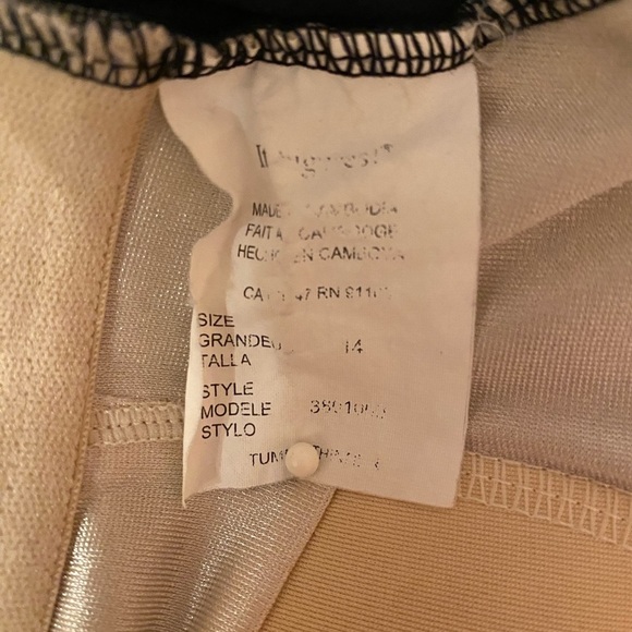 Ladies 1 PC Swimsuit W/Bandeau Neckline & Asymmetrical Bodice Hem BLK/WHT SZ 14 - Picture 8 of 9